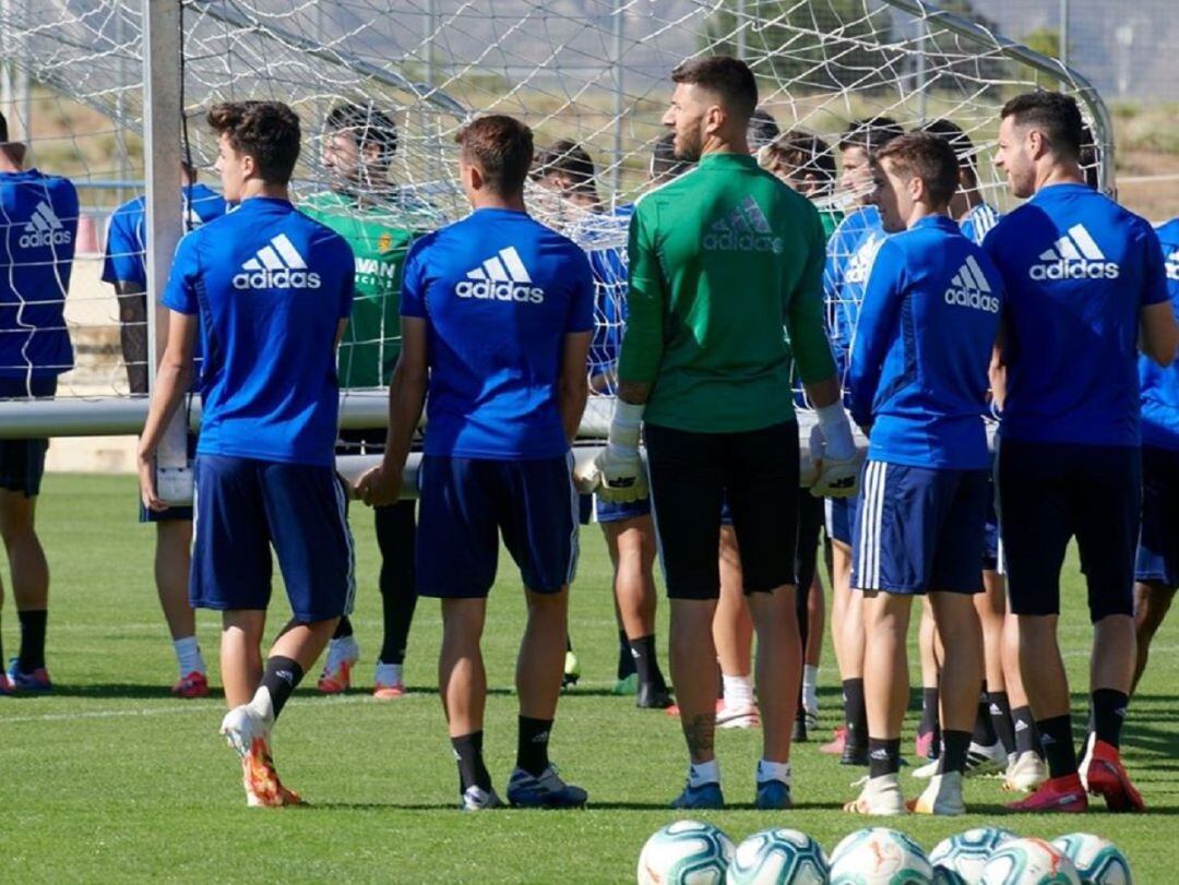 La plantilla del Real Zaragoza entrenándose en la Ciudad Deportiva