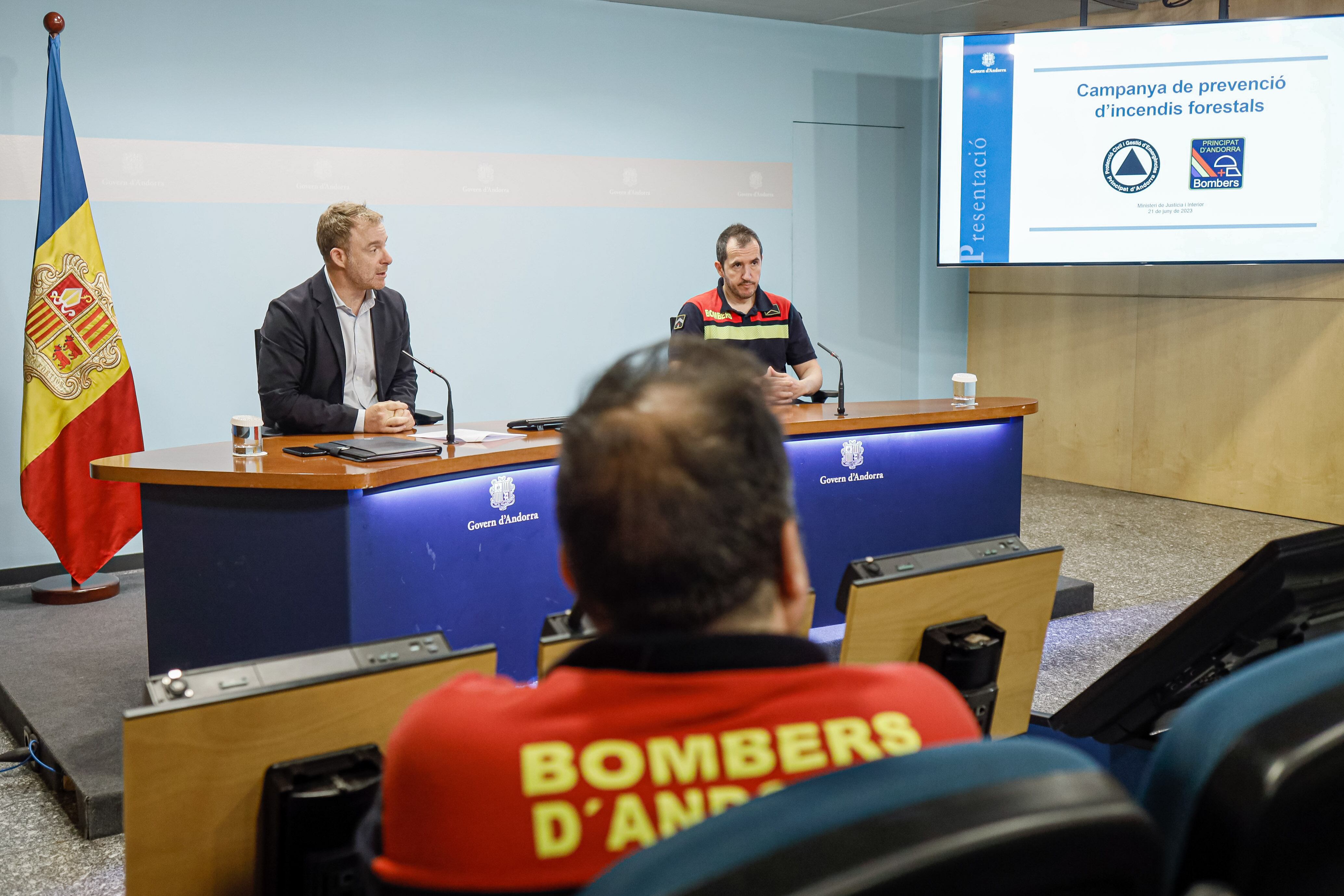 El director de Protecció Civil, Cristian Pons, i el bomber Pere Pons.