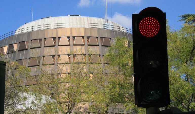 El TC suspèn cautelarment la llei catalana que estableix la creació de les estructures d'Estat