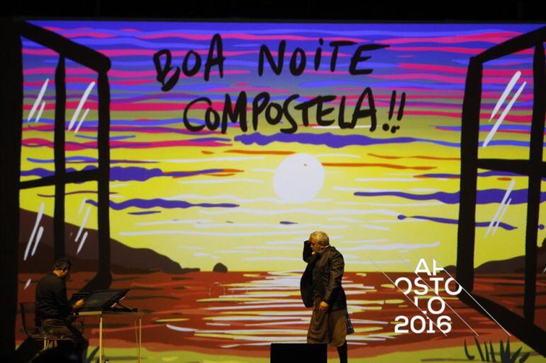 La ventana al mar que Luís Davila pintó para la actuación en la Quintana