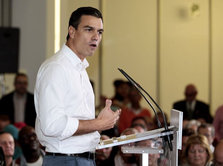 El secretario general del PSOE, Pedro Sánchez, durante el acto de presentacion de la cabeza de lista socialista al Congreso por Zaragoza, Susana Sumelzo