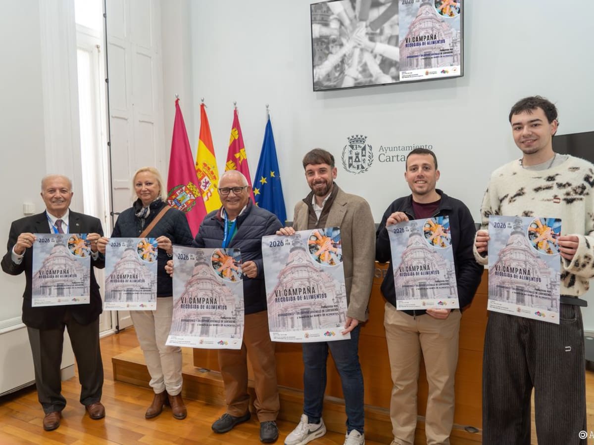 Los jóvenes cartageneros muestran su cara más solidaria en la VI Campaña de Recogida de Alimentos