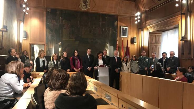 Majo tacha de "absurdos" los cupos para garantizar la igualdad