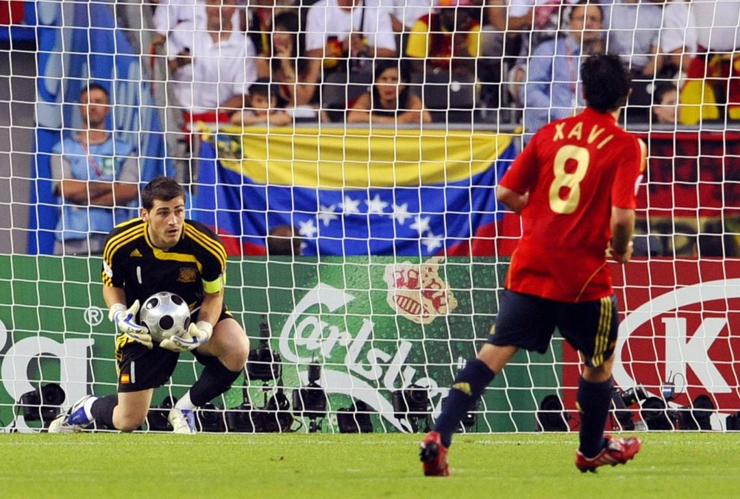 Casillas y Xavi, en un partido de la selección española.