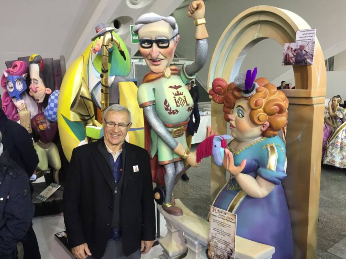 Los políticos se encuentran con sus ninots