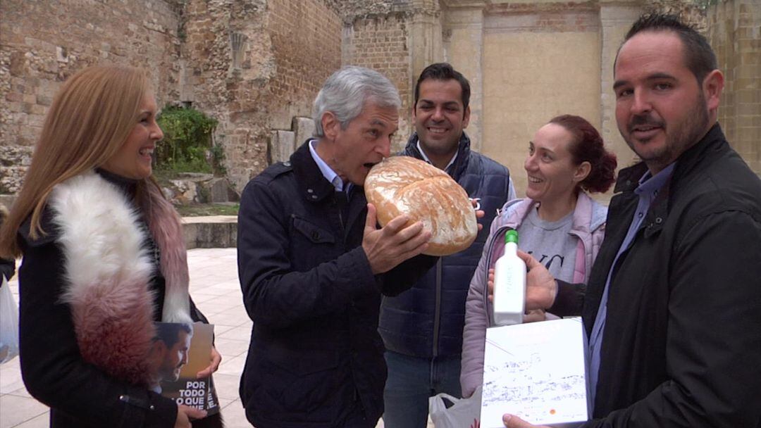 Adolfo Suárez saborea Cazorla en las emblemáticas Ruinas de Santa María