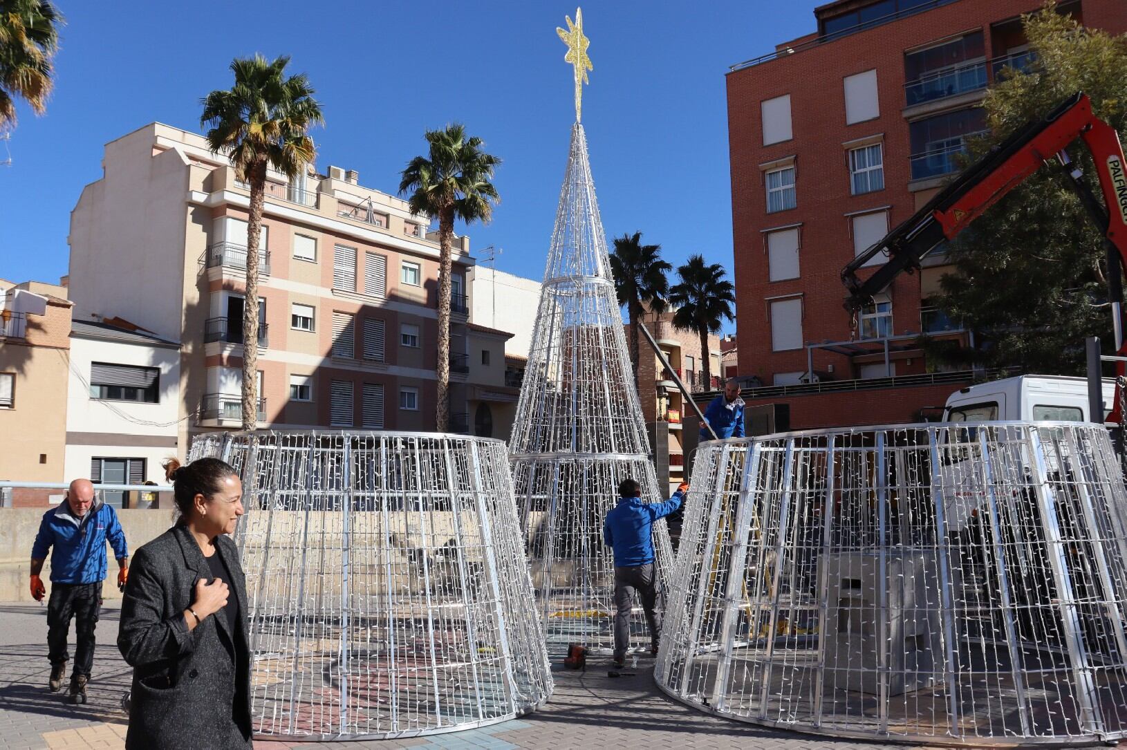 16 nuevos árboles de navidad decorarán las calles y plazas de Lorca.