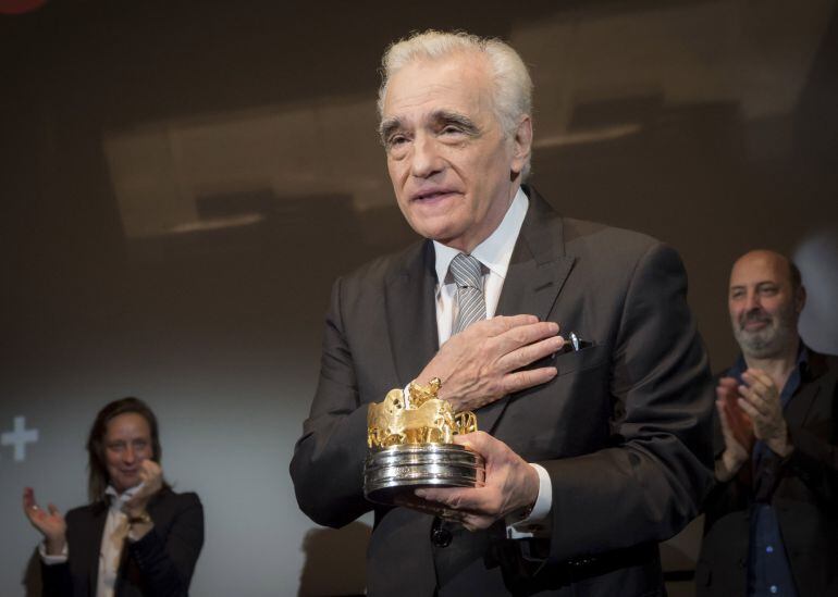 El cineasta estadounidense Martin Scorsese posa al recibir el premio honorario Carroza de Oro (Golden Coach) hoy, miércoles 9 de mayo de 2018, en la cena de gala 50th Directors&#039; Fortnight en Cannes, Francia)