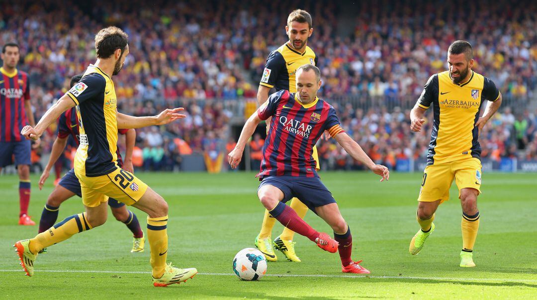 Juanfran, Iniesta, Adrián y Arda Turan, en el partido que decidió la Liga 2013-14.