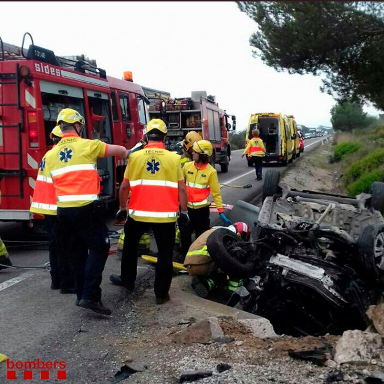 Els serveis d&#039;emergències, treballant al lloc de l&#039;accident.