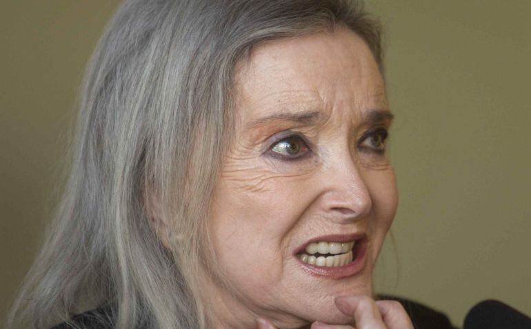 GRA166. BARCELONA, 09/01/2015.- La actriz Núria Espert, quien se convierte en "El rey Lear" en una nueva producción en catalán del clásico de Shakespeare, dirigida por Lluís Pasqual y que se estrenará el día 15 en el Teatre Lliure, con un reparto de lujo que cuenta con Jordi Bosch, Laura Conejero, Ramon Madaula, Julio Manrique o David Selvas. EFE/Marta Pérez