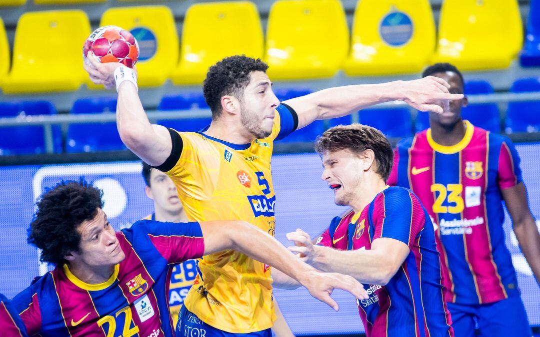 El brasileño Guilherme Leonel logró dos tantos ante los azulgrana.