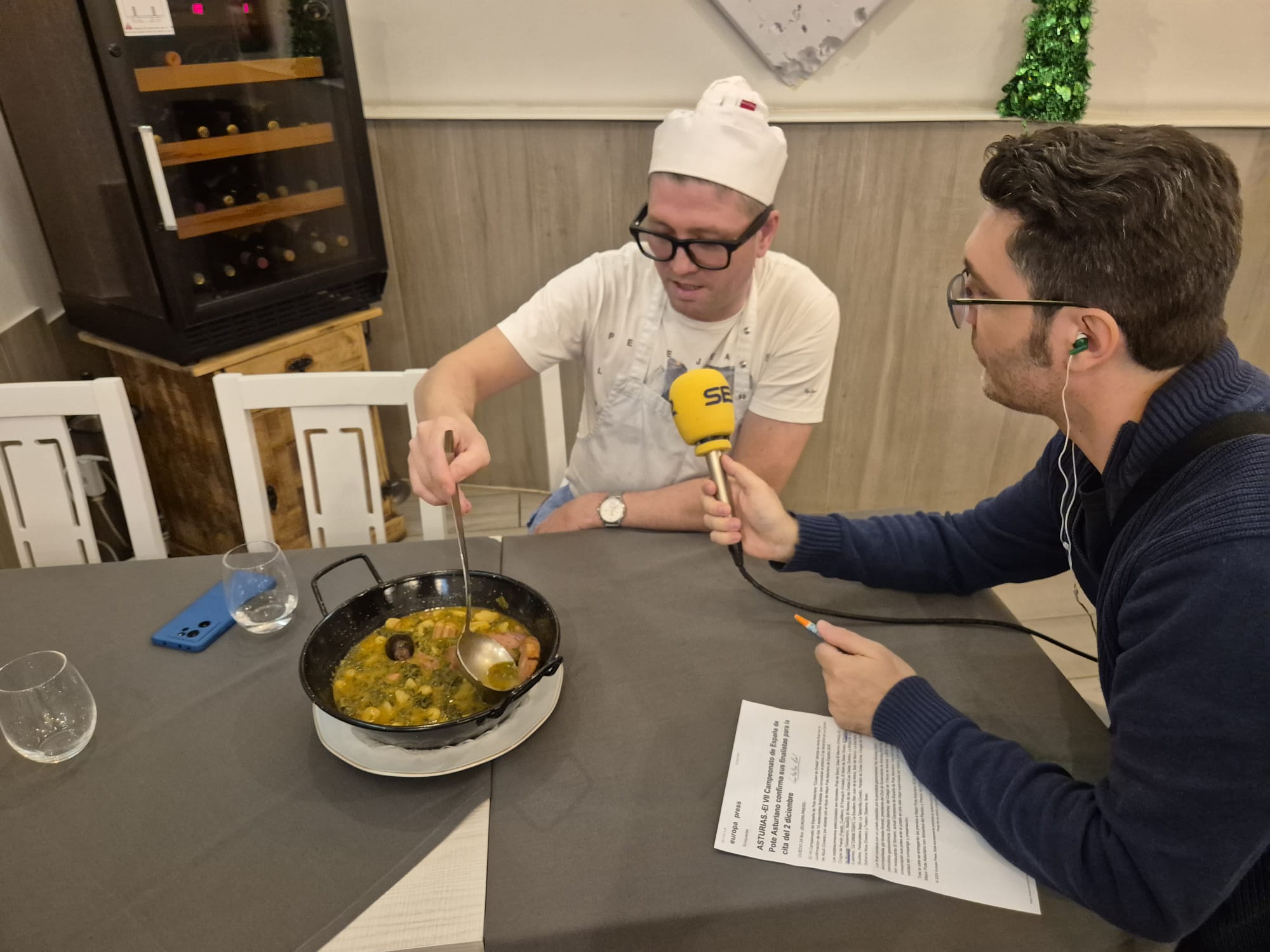 Pavel con su pote asturiano de &#039;El Puchero de Mi Abuela&#039;