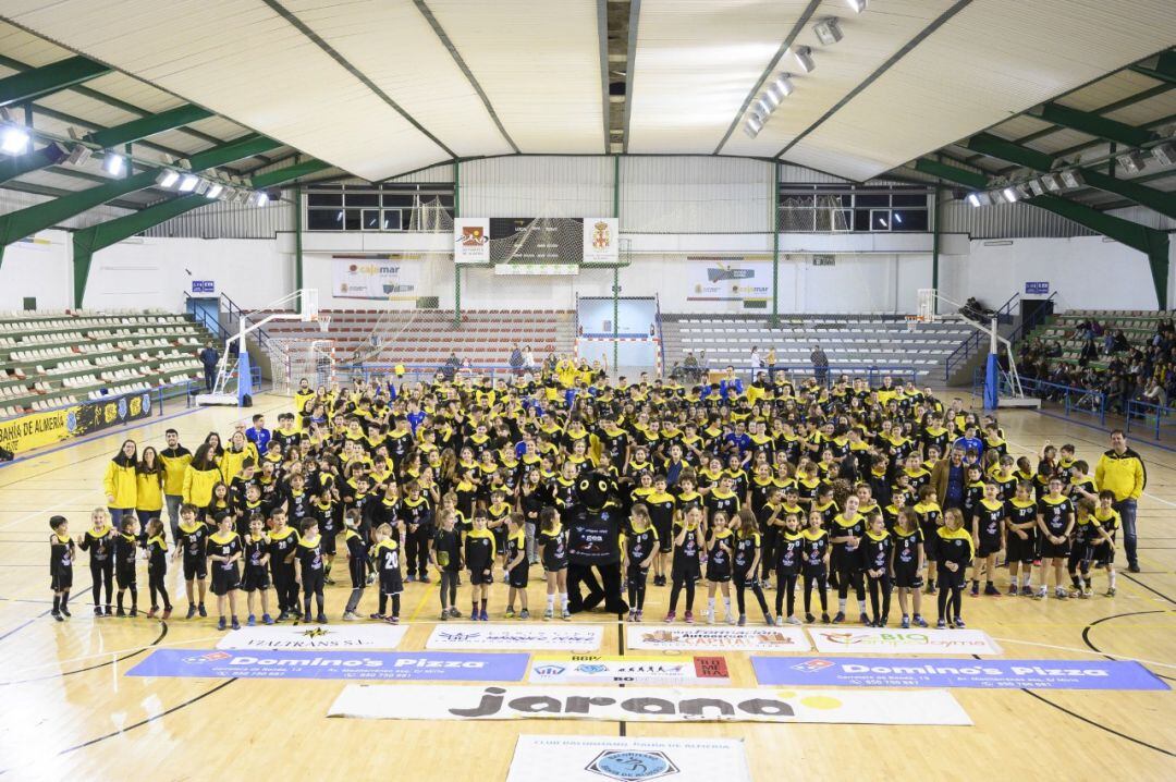 La gran familia del Bahía de Almería en la presentación de la pasada liga.