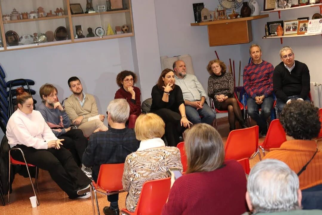 Imagen de la reunión con los vecinos