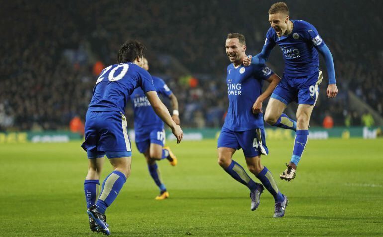 Los jugadores del Leicester City celebran un tanto al Newcastle.