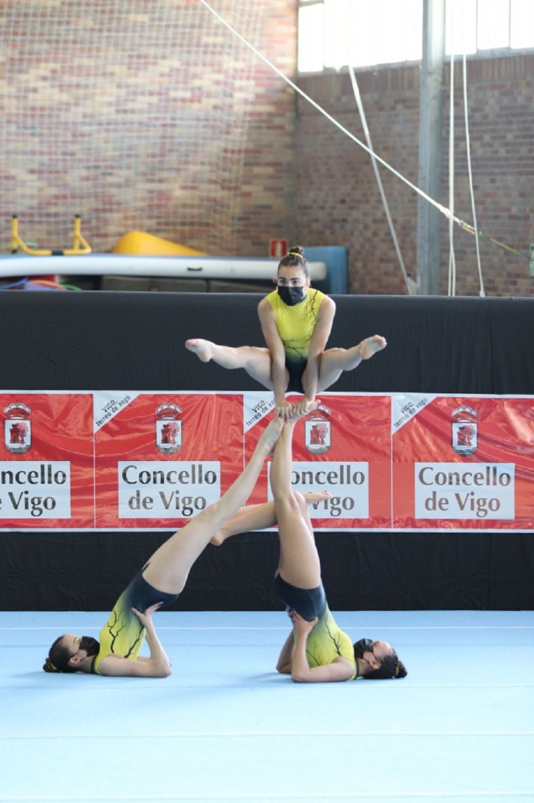 Ángela Bande, Claudia Pérez Y Enola Barrio, en plena competición