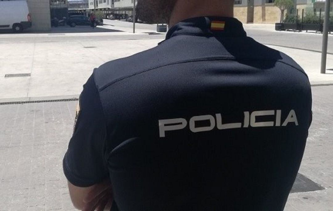 Policía  en una calle de València