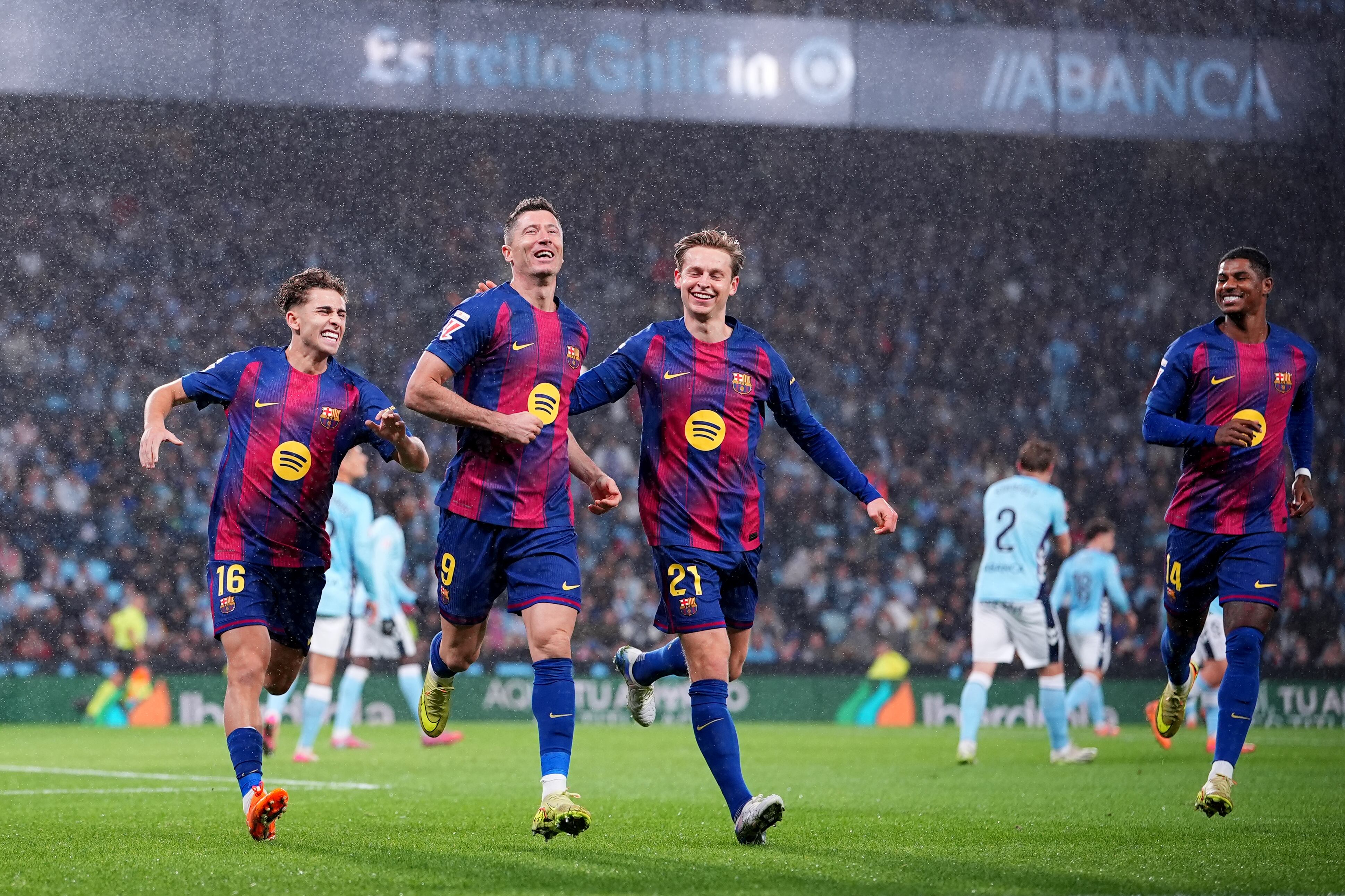 Robert Lewandowski celebrando el gol (Photo by Jose Manuel Alvarez Rey/Getty Images)