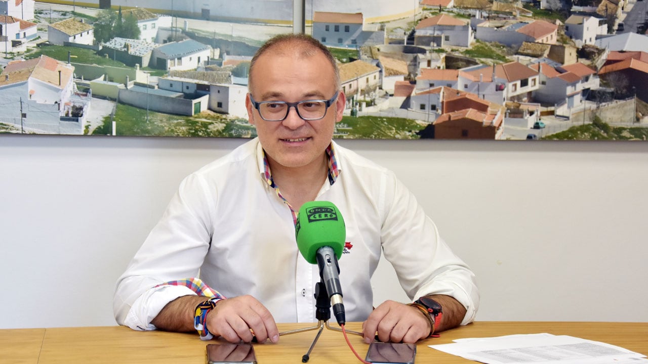 El alcalde de Baza (Granada), el popular Pedro Ramos, en rueda de prensa