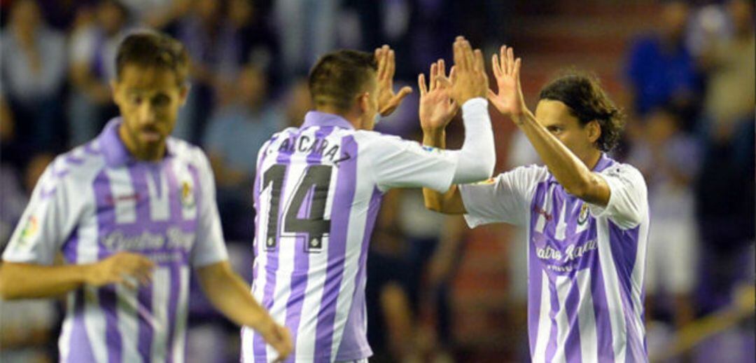 Unal y Alcaraz celebran un gol al Levante.