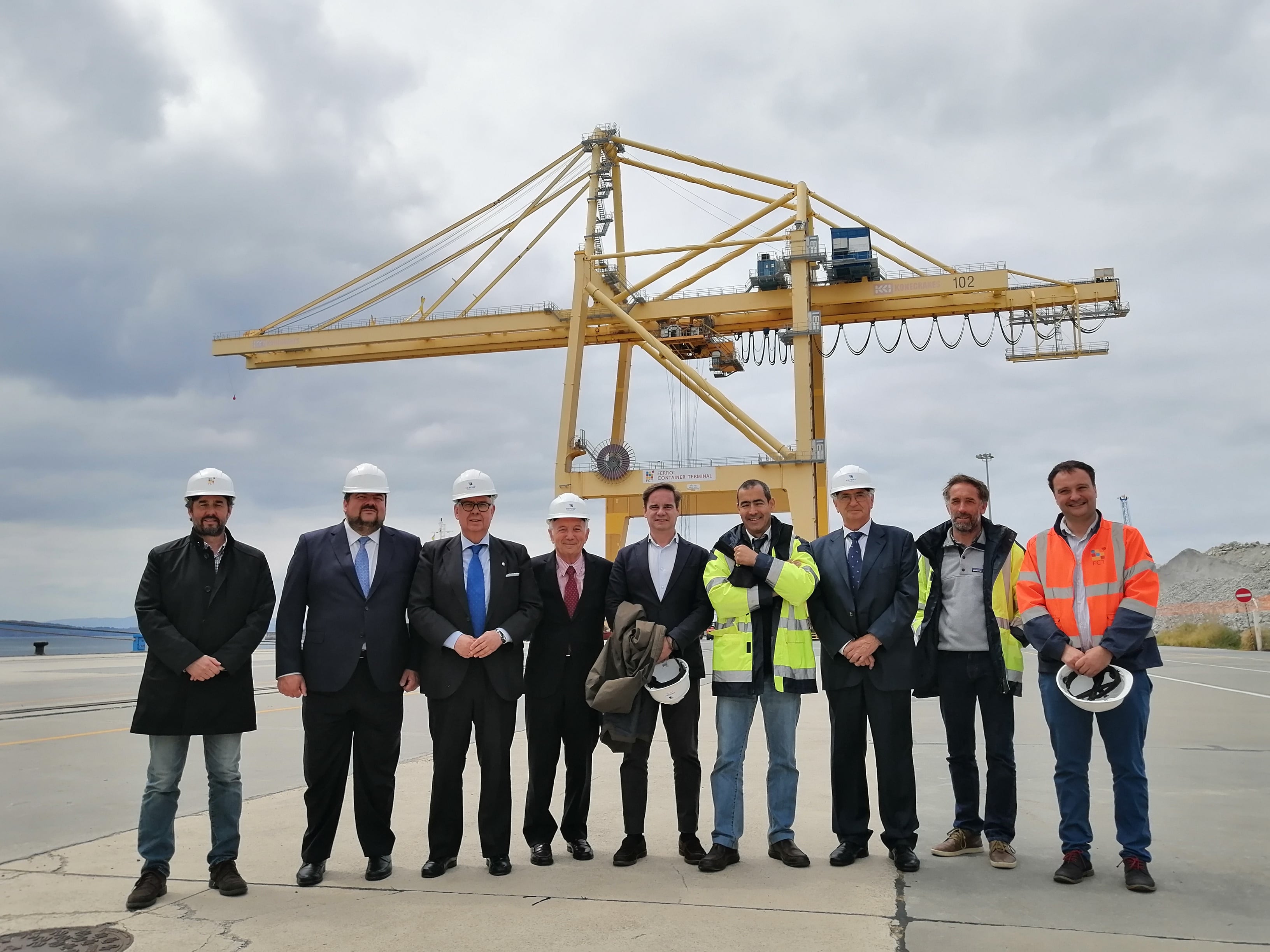 La visita incluyó un recorrido por el puerto exterior de Caneliñas
