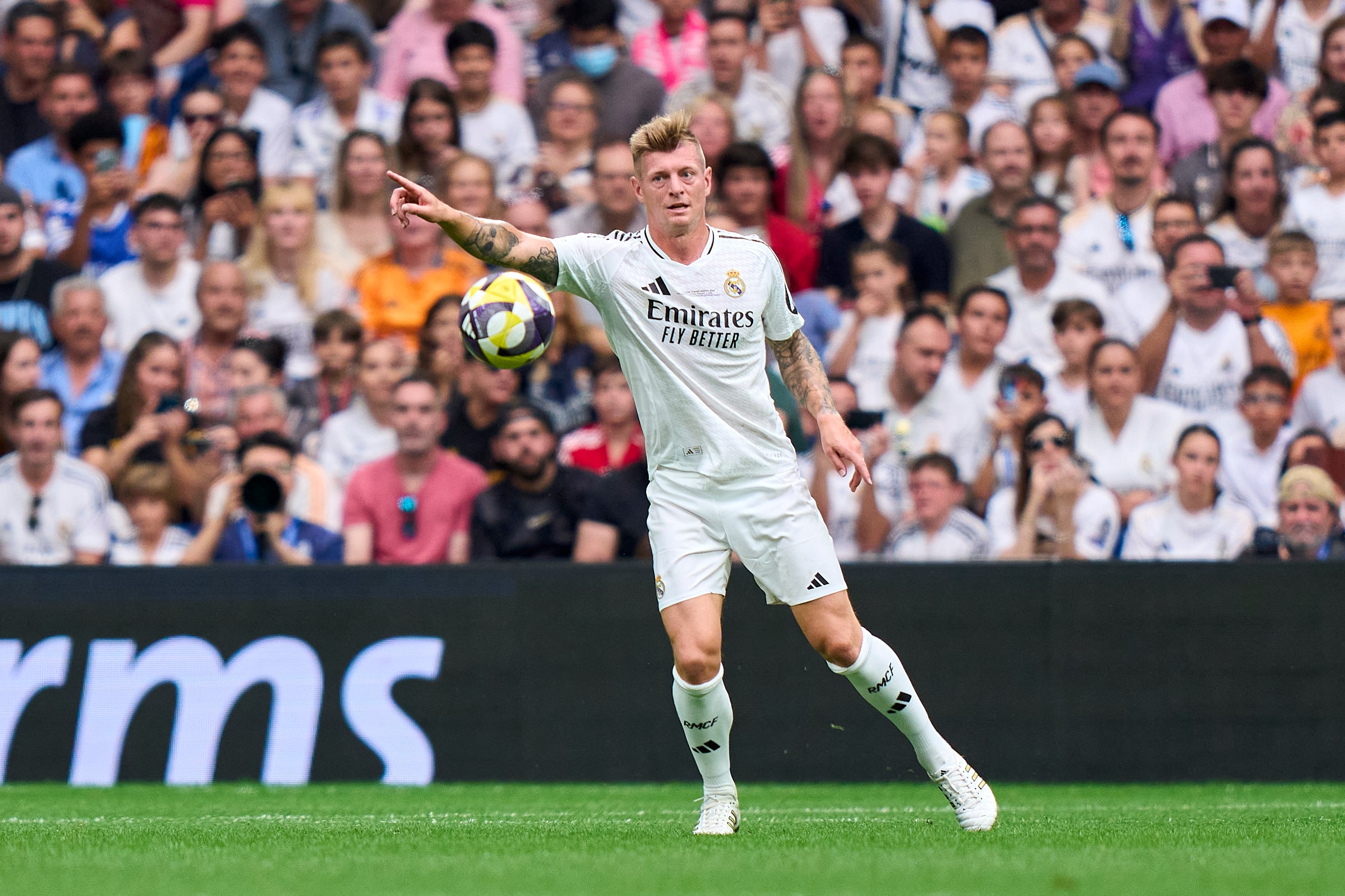 Toni Kroos, durante el Corazón Classic Match 2025 entre las Leyendas del Real Madrid y las Leyendas del Borussia en el Santiago Bernabéu. Diego Souto/Getty Images.
