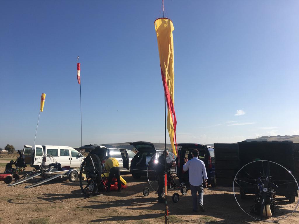 Campo de vuelo de paramotores en el aparcamiento de la Feria, en el Arenal. Córdoba