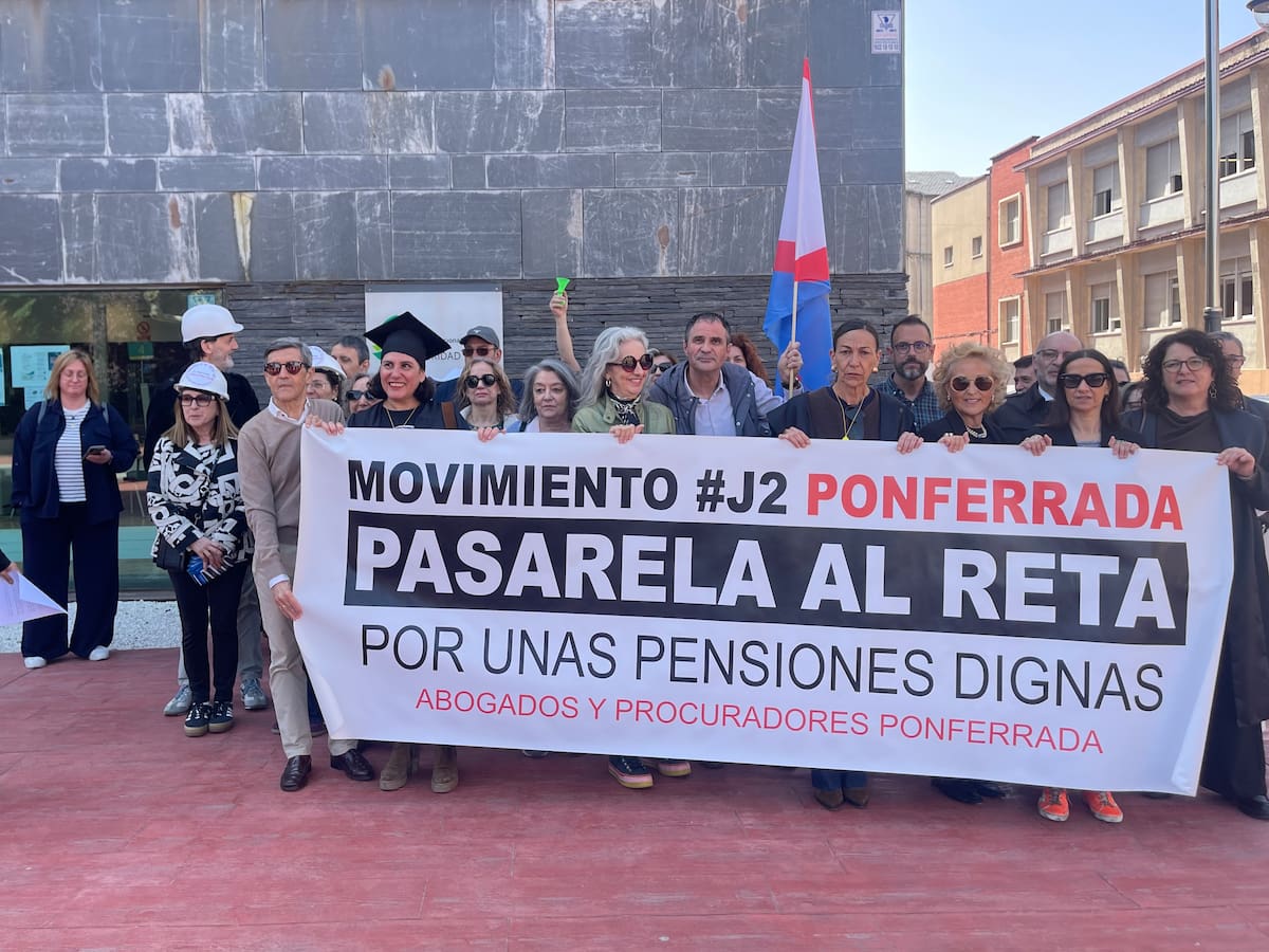 Colectivos de profesionales suscritos a las Mutualidades piden el paso al RETA ante la delegación del INSS en Ponferrada