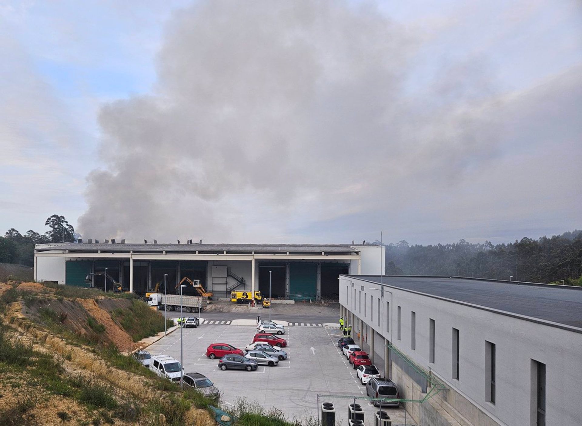 Nube de humo generada a consecuencia del incendio.