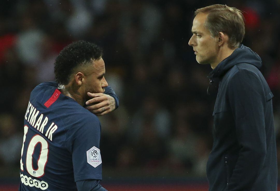 Neymar conversa con Tüchel en un partido del PSG