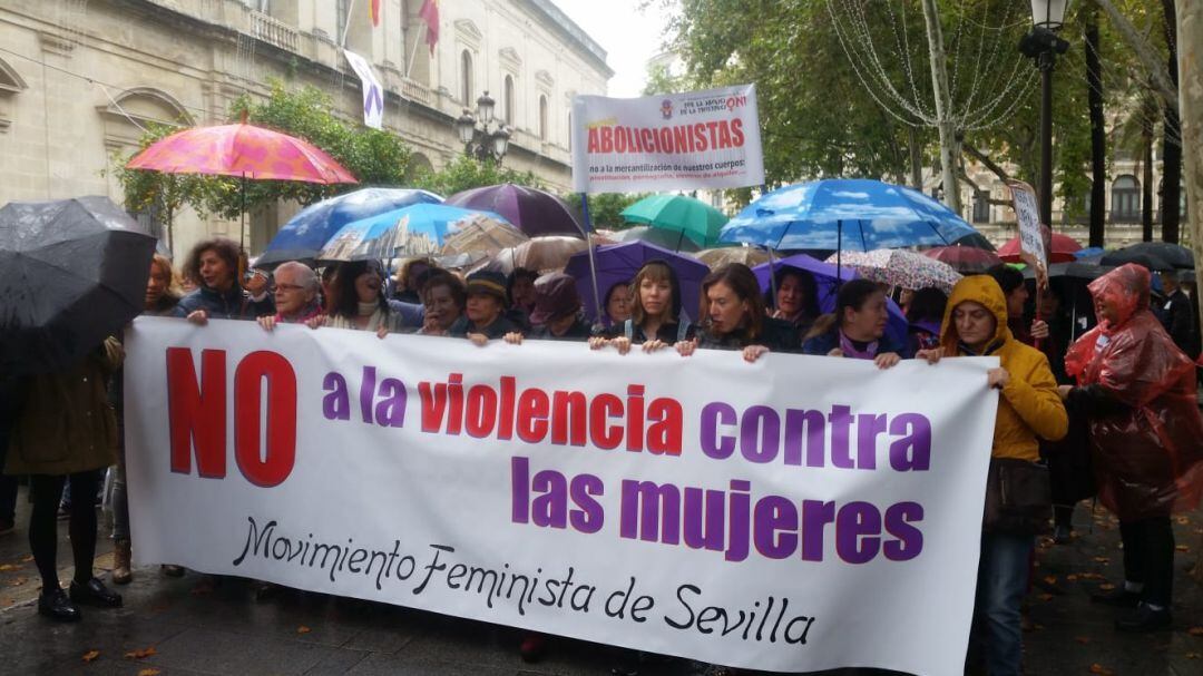 Cientos de personas se movilizan contra la violencia machista