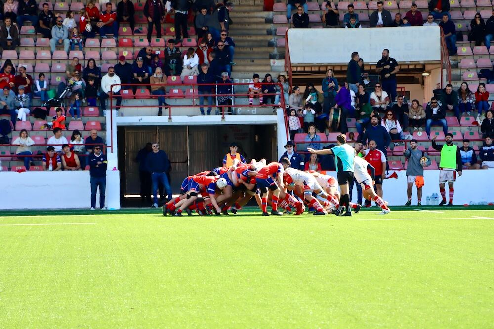 Como cada año, la temporada se hace esperar y las ganas de jugar van aumentando, pero por fin está aquí para los dos primeros equipos senior de Unión Rugby Almería.