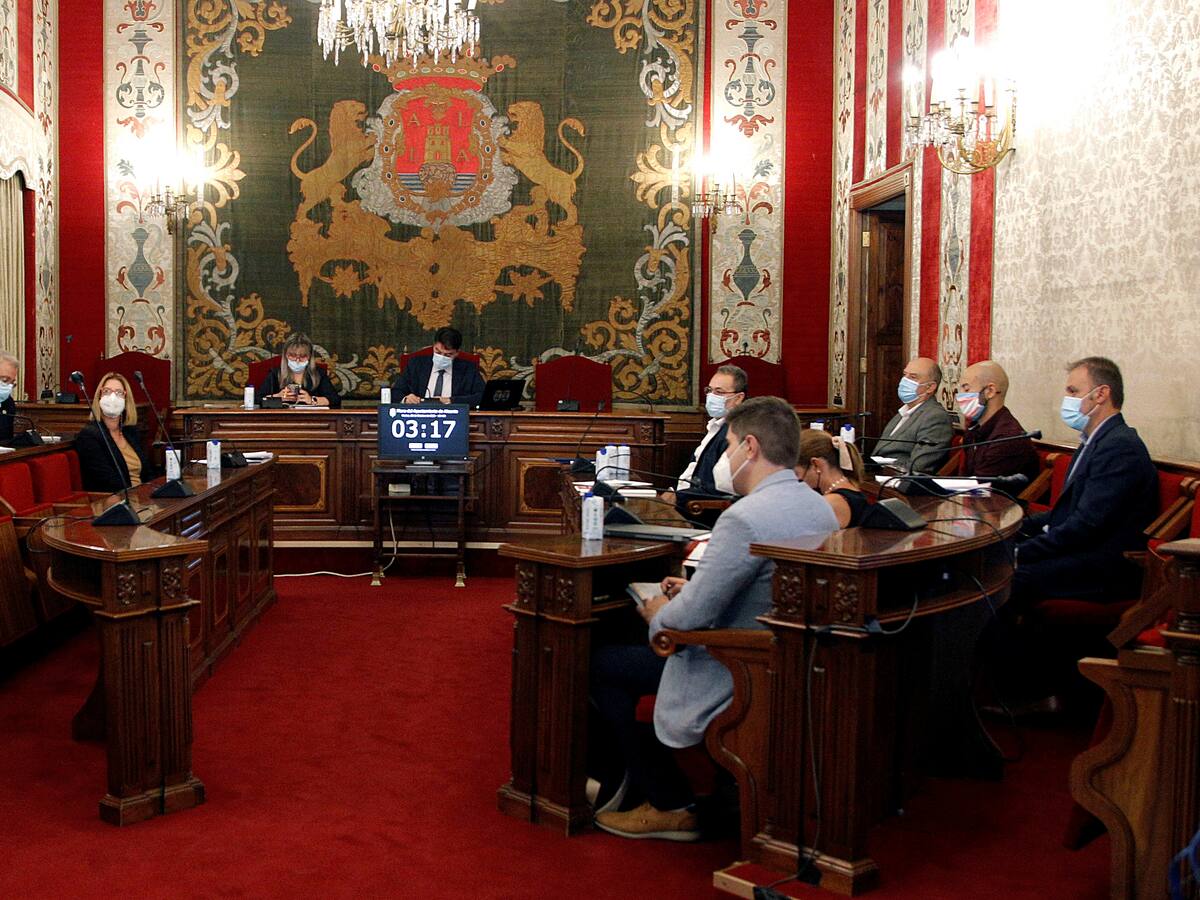 Presupuestos municipales 2023: los populares se meten en el callejón sin salida que quería Vox