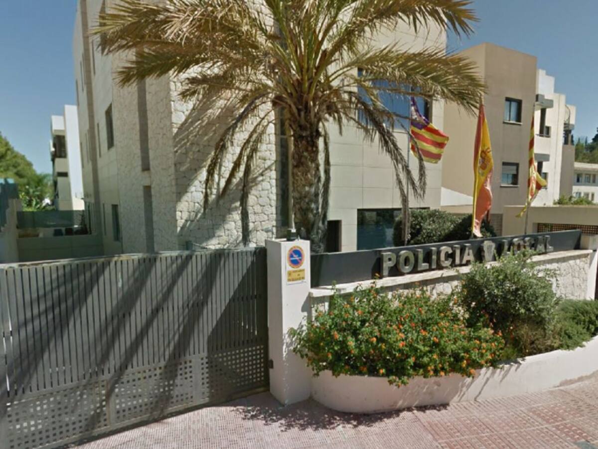 Intervienen en una fiesta ilegal en una casa en Santa Getrudis con centenares de personas