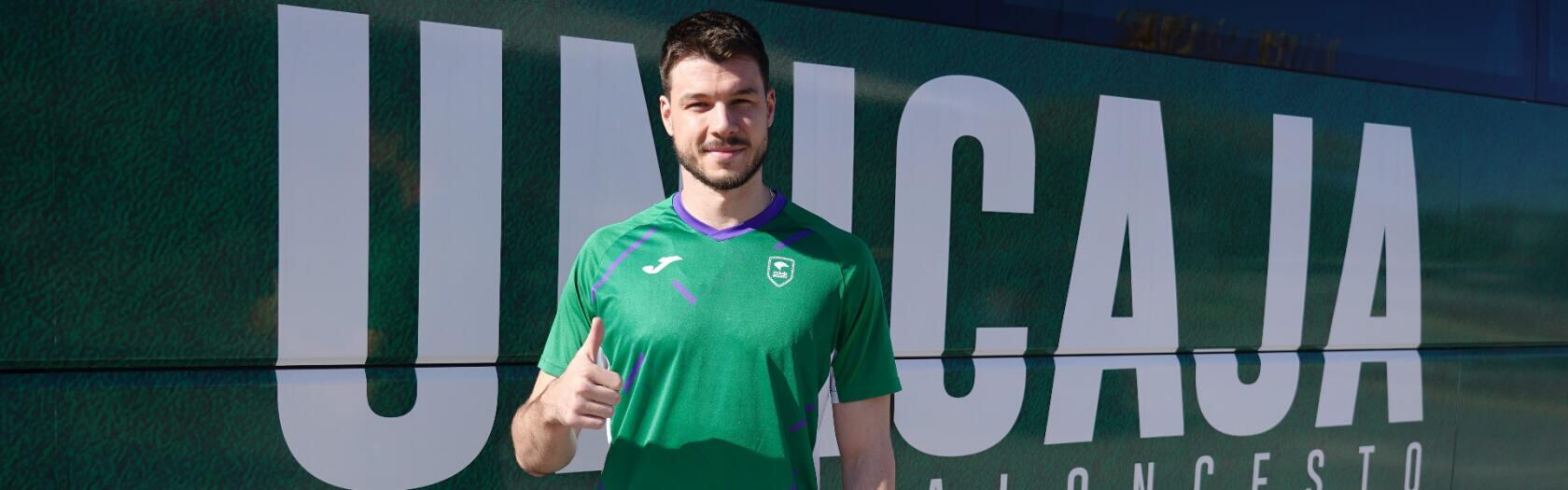 El alero del Unicaja Jonathan Barreiro antes de partir hacia Bursa