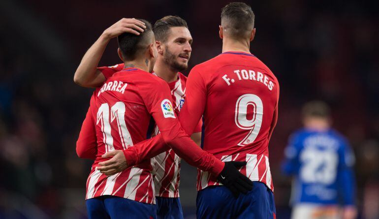 Correa, Koke y Torres celebran un gol del Atlético en el Wanda Metropolitano.