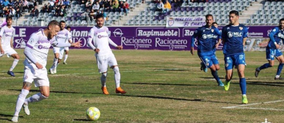 Momento del encuentro entre Real Jaén y Linares de esta temporada 2019-2020 en el Estadio de La Victoria.