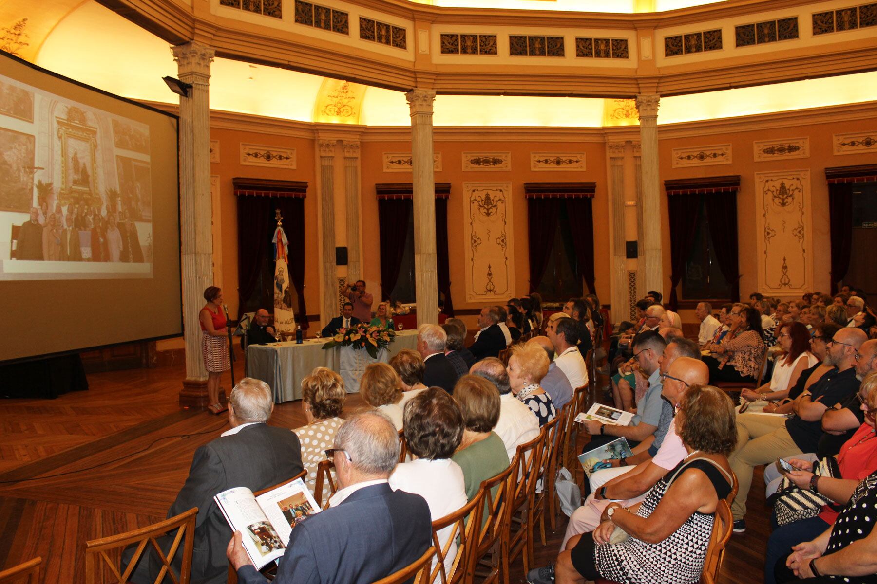 Vista general del Salón Rotonda durante la presentación de la revista