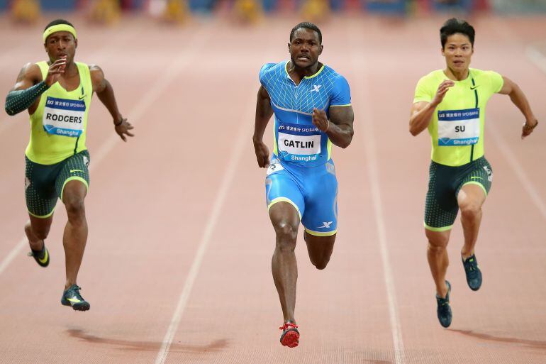 Justin Gatlin corre los cien metros en el Mundial de China. 