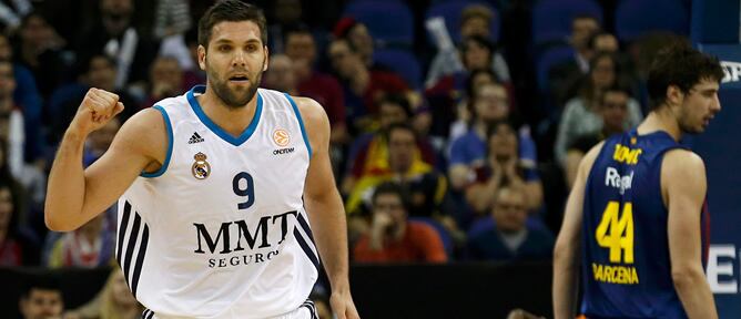 Felipe Reyes celebra una canasta ante Tomic