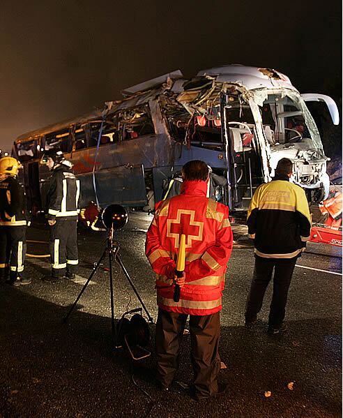 Estado en el que quedó el autobús tras el accidente que costó la vida a nueve turistas finlandeses