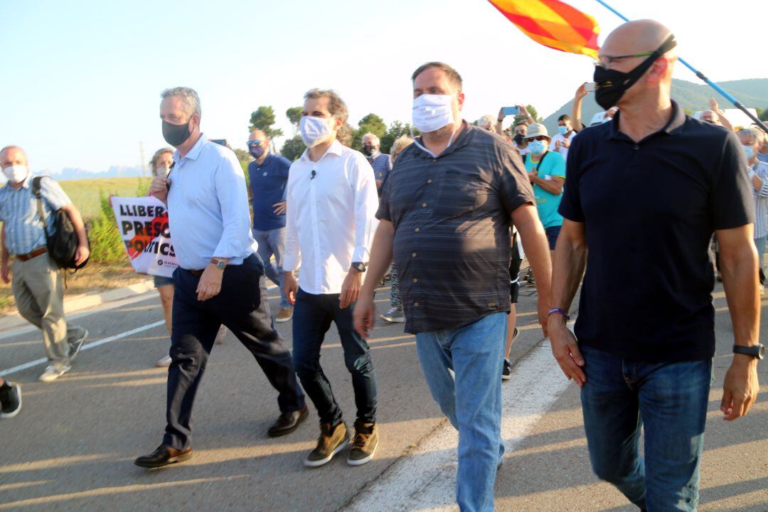 Joaquim Forn, Jordi Cuixart, Oriol Junqueras y Raül Romeva antes de entrar en la prisión de Lledoners