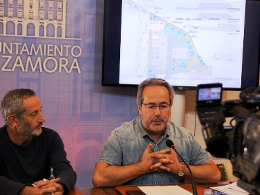 Romualdo Fernández y Francisco Guarido en rueda de prensa