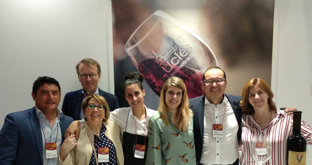 Parte del equipo comercial de las bodegas de la Denominación de Origen Uclés