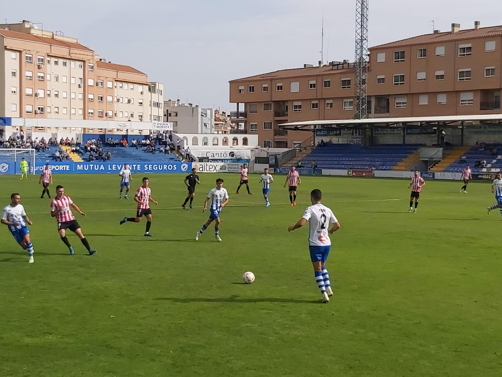 Instante del encuentro en El Collao, entre el CD Alcoyano y el UD Logroñés