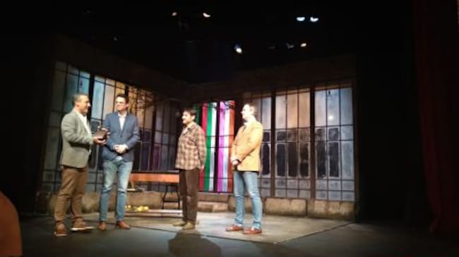 El alcalde de Cazorla,Antonio J.Rodríguez junto al diputado de Cultura, Francisco Javier Lozano entregan el premio "Ciudad de Cazorla"