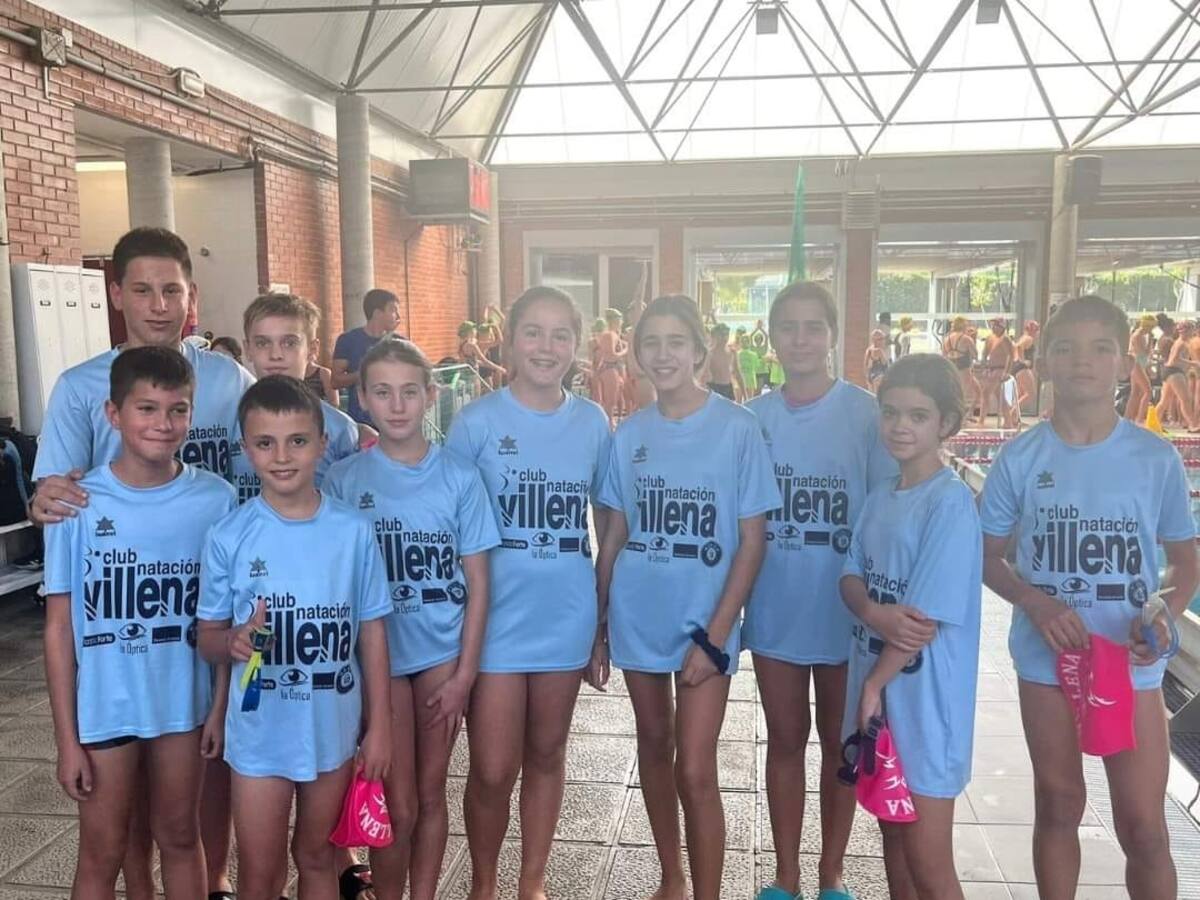 Dos debuts y un encuentro muy especial para el Club Natación Villena