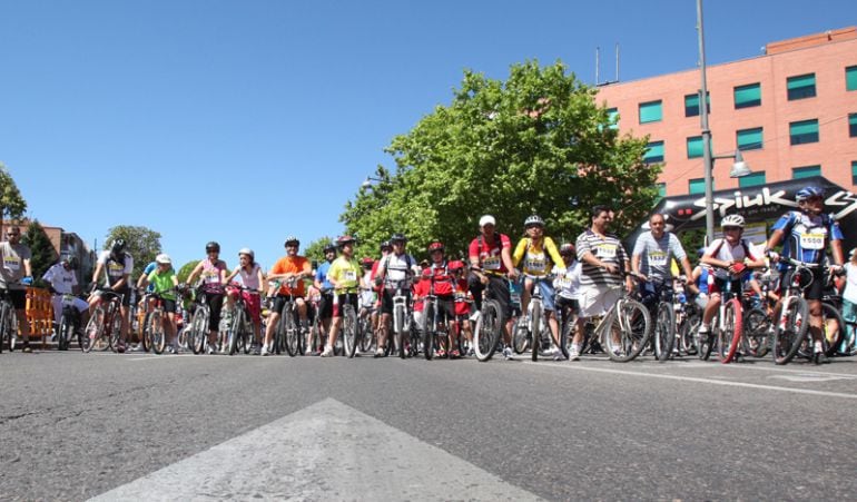 Este año se esperan más de 3.000 participantes en el Día de la Bici, que recorrerán la ciudad sólos o en familia