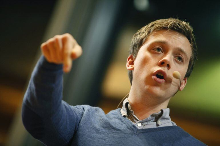 El escritor y periodista británico Owen Jones, considerado el autor más influyente de la izquierda en el Reino Unido, durante su intervención en A Coruña en un encuentro electoral con En Marea